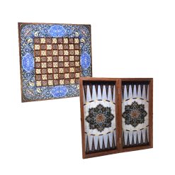 تعداد بازیکن : 2 بازیکن زمان بازی : 45 دقیقه گروه سنی : 8 سال به بالا سبک بازی : استراتژی - یک استراتژی ایرانی تخته نرد و شطرنج چوب روسی با کیفیت عالی در سایز 50*50 این تخته نرد فوق العاده با کیفیت تولید شده است شونه تخته نرد به صورت استاندارد است این محصول دارای کلاف روسی و طرح چاپی می باشد دارای لایه پلی استر جهت جلو گیری از خط وخش و همچنین طول عمر بیشتری به تخته نرد می دهد ابعاد صفحه شطرنج کاملا استاندار می باشد مناسب برای افرادی که به دنبال تخته نرد قیمت مناسب با کیفیت بالا هستند